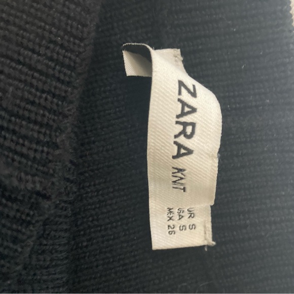 ZARA Minimal Collection Black Cropped Sweater
Size: Small - Picture 5 of 5